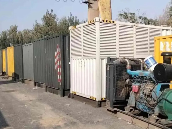 鄱阳200KW柴油发电机机组每小时油耗是多少？